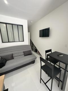 La cour des anglais, centre ville, LR106 - 8