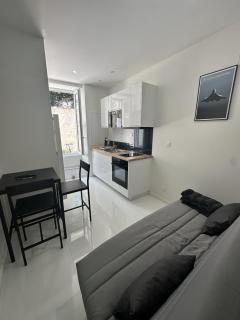 La cour des anglais, centre ville, LR106 - 6