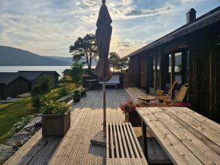 Seaside Cabin With Panoramic Views In Alvundfjord - Ålvundeid - 2