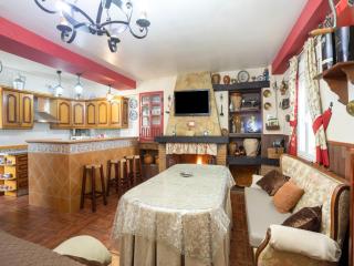 Cosy holiday home in Villanueva de Tapia with garden - 9