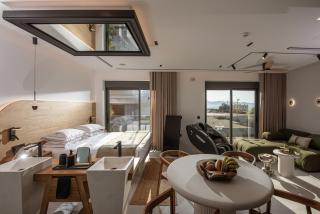 Diastar Luxury Suites - 2