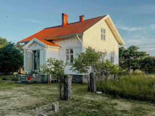 Charming Archipelago Holiday Home On Kalvö - 0