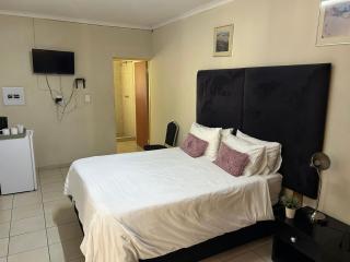 C'est Si Bon Accommodation at 53 Van Heerden Mokopane - Mokopane - 8