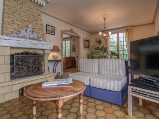 Villa with Pool in Corrèze - Saint-Bonnet-la-Rivière - 9