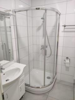 Spacious Worker Apartments with Rooftop Terrace - Up to 21 Guests - Östringen - 6