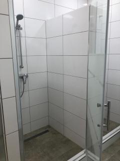 Spacious Worker Apartments with Rooftop Terrace - Up to 21 Guests - Östringen - 4