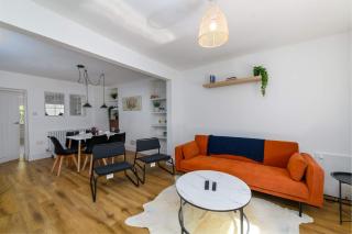 Bright & Spacious 3 Bed Home Minutes frm Bike Park - Troed-y-rhiw - 0