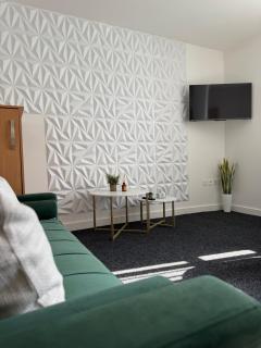 Luxury and Cosy Apartment near Old Trafford M16 ,Free Private Parking,Fast Wi-Fi,Self Check-In Anytime Perfect For Late Arrivals, 5 Minutes to Old Trafford Stadium - Manchester - 4