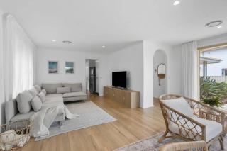 Collingwood - 4BR modern beachfront holiday home - 6