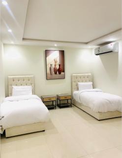 شقة فاخرة ثلاث غرف نوم وصالة واسعة مودرن الملقا Luxury apartment with three bedrooms and a spacious modern living room almalqa - Riyadh - 1
