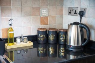 Stylish Luxury Apartment in Al Reem with Pool & Gym - 3