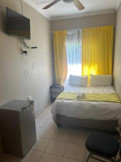 C'est Si Bon Accommodation at 73 Geyser, Mokopane - 5