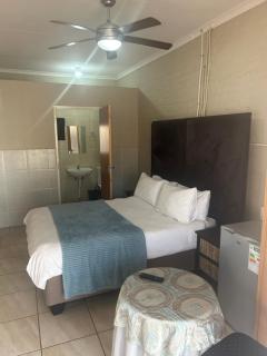 C'est Si Bon Accommodation at 73 Geyser, Mokopane - 3