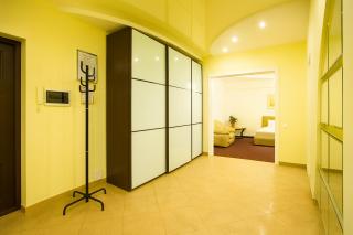 Spacious 2 Bedroom Apartment - 8