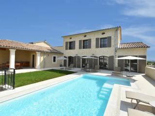 Sunny Villa Retreat in Uzès - 0