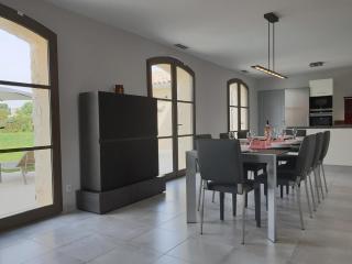 Sunny Villa Retreat in Uzès - 1
