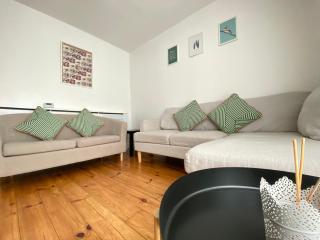 3 Bedroom Terraced House with Free Parking, Central Gateshead, Newcastle upon Tyne - Gateshead - 9