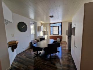 2 bedroom apartment at the track - 9
