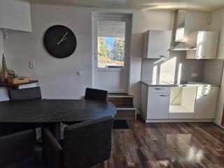 2 bedroom apartment at the track - 6