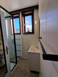 2 bedroom apartment at the track - 5