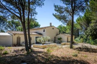 Bastide Blanche Villa with swimming pool and pétanque court in Lourmarin - 3