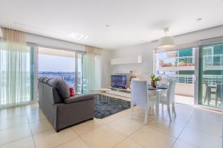 16th Floor with Pool & 180 Sea Views by QuickTrips - 7
