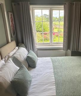 Detach Sandstone Cottage, Sleeps 6, 2 x King Size, 2 x Singles - 5
