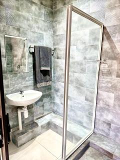 GlowtiAirbnb - Centurion - 8