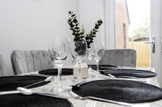 Central Telford Home - Sleeps 8 - Private Parking - Telford - 9