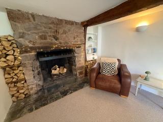 Lovely thatched village cottage - 0