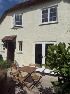 Lovely thatched village cottage - 6
