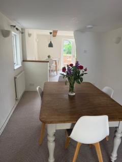 Lovely thatched village cottage - - 4