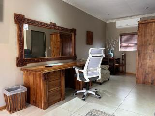 Meyers Guesthouse - Jwaneng - 1