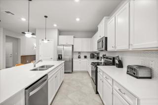 8 Bedrooms 6 Bathrooms Windsor Cay 15914Cc - 8