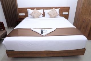 Aura Airport Hotel - 1