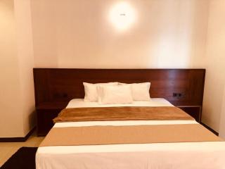 Athupura Hotel - - 7
