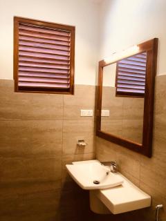 Athupura Hotel - - 5