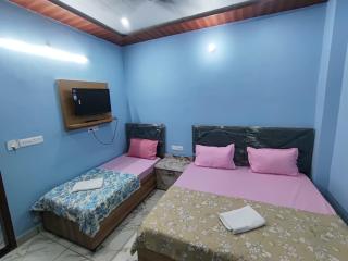 Jai Shree radhay Krishna dham hotel - 5