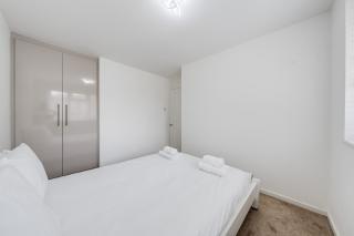 Stylish 2-Bedroom Home with Garden in Leafy Ickenham - 2