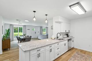 Family Getaway 9BR Open-Concept Retreat home - Bethania Station - 4