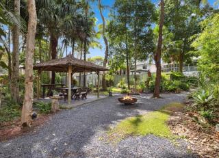 Sandy Beach Bungalow - Female Fruit Pickers Boutique Hostel Accomodation - - 5