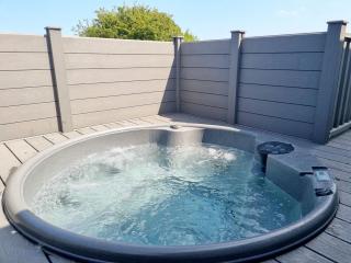 Cherry Blossom 39 Hot Tub - 2