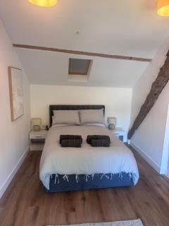 4 Bedroom- 5 Bathroom Central Builth Townhouse - 1