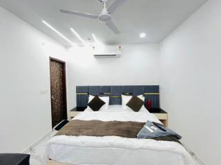 Scorpio Inn Couple Friendly Stay In Dashrathpuri - 2