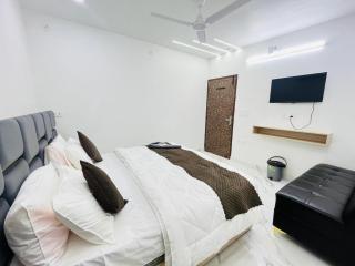Scorpio Inn Couple Friendly Stay In Dashrathpuri - 7