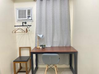 Cozy Room in Modern Paraaque Condo with 2 Bedrooms - 6