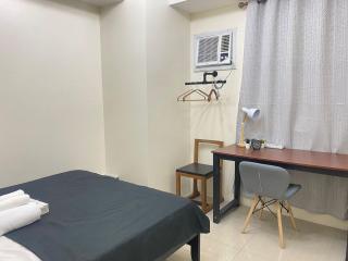 Cozy Room in Modern Paraaque Condo with 2 Bedrooms - 4