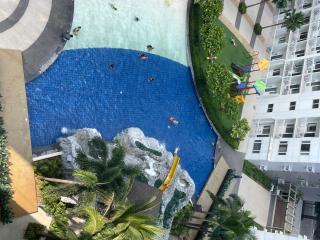 Cozy Room in Modern Paraaque Condo with 2 Bedrooms - 3