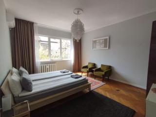 Top Center Apartment 7 - 3