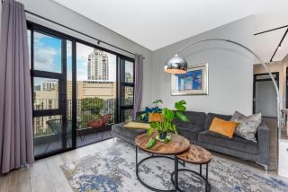 Penthouse Vibes with Panoramic Sandton Views at The Lineal - 9